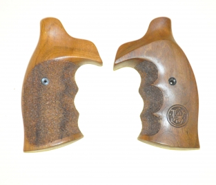S&W K/L frame round but grips target logo